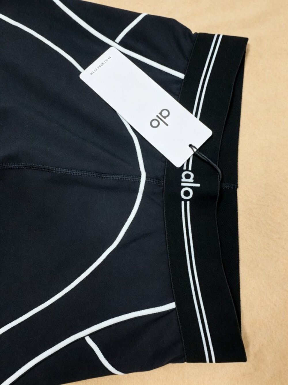 Nwt🏷️Alo Yoga Airbrush High-Waist Heart Throb Legging Black/White✨ - Picture 3 of 16